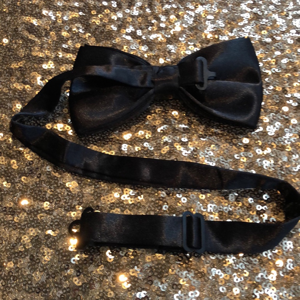 NWOT black formal  satin bowtie, pre-tied - Picture 9 of 14